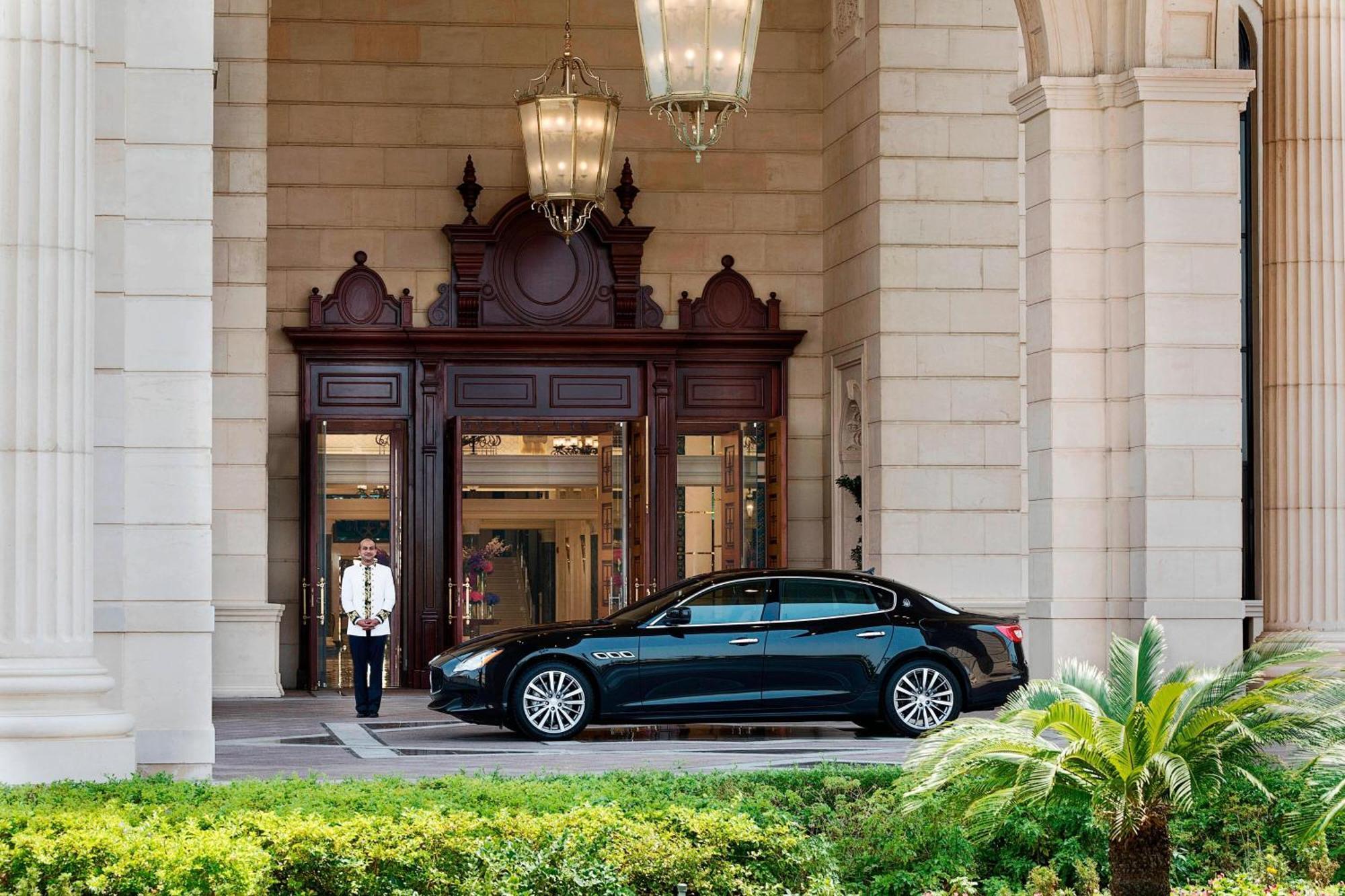 The Ritz-Carlton Jeddah Hotell Exteriör bild The main entrance of the hotel