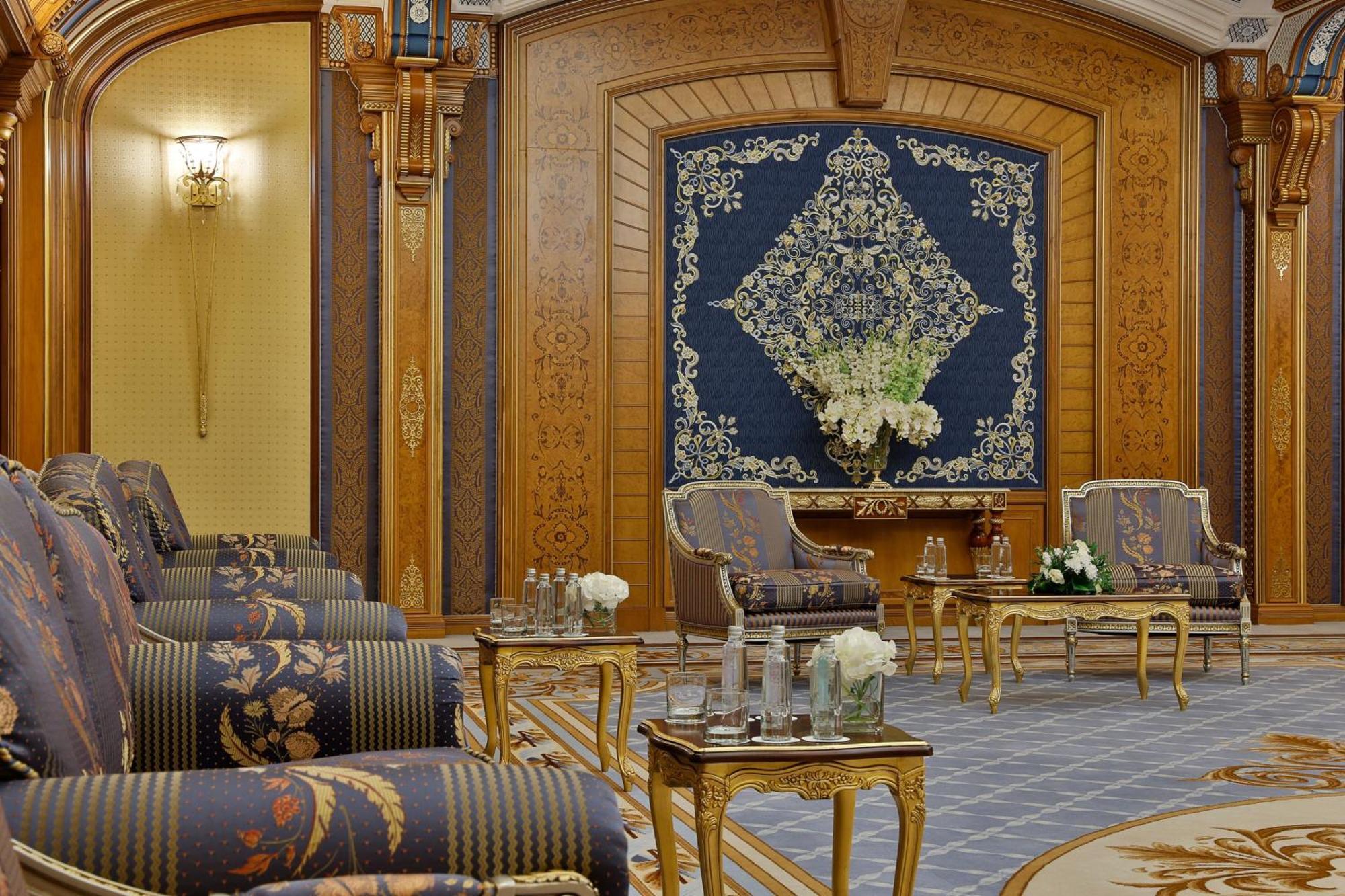 The Ritz-Carlton Jeddah Hotell Exteriör bild The interior of the hotel